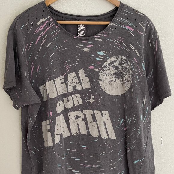 MAGNOLIA PEARL "Heal the Earth" Grey, Pink, & White Cotton Tee; NWOT! One Size - Picture 4 of 11